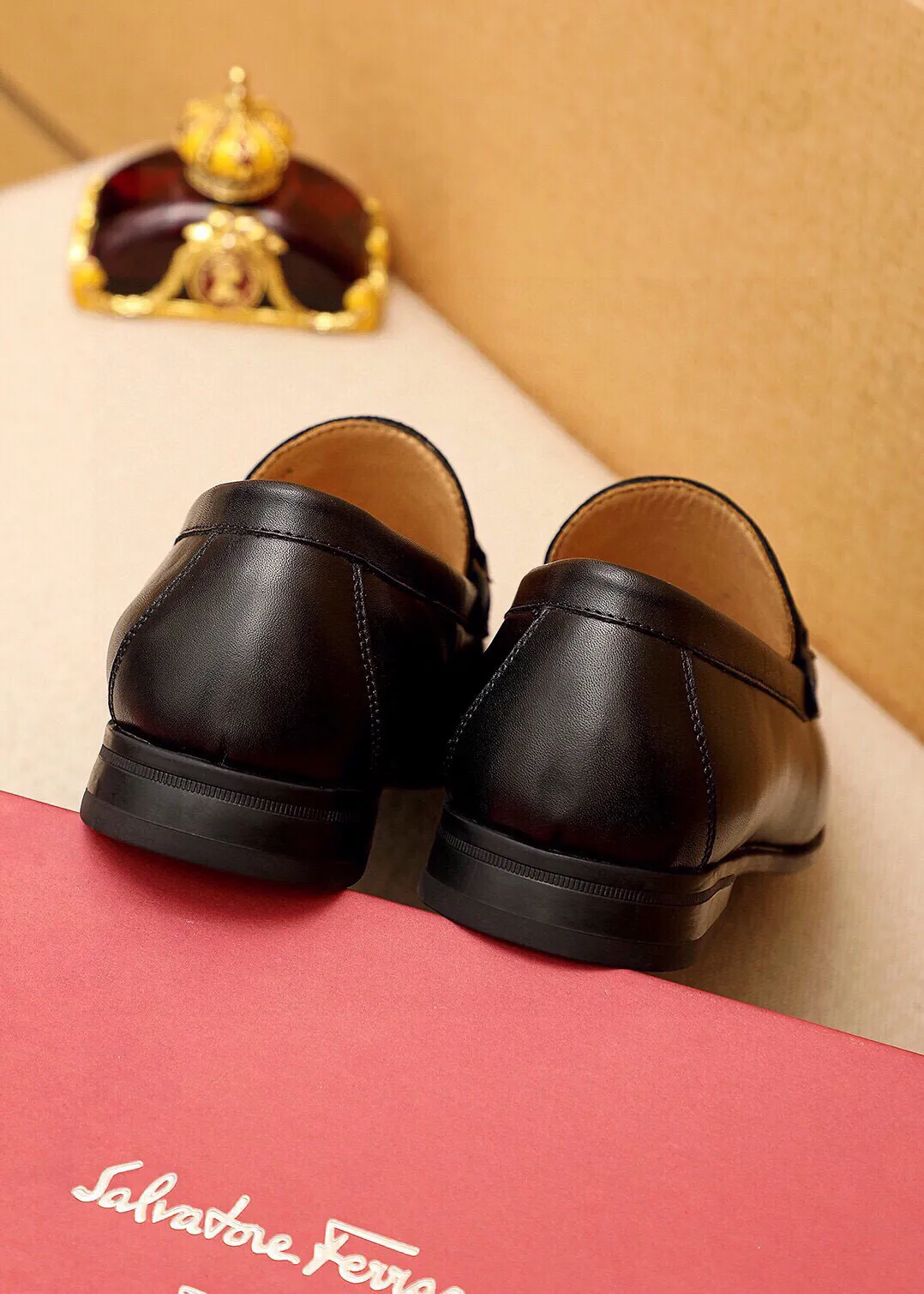 Men's shoes 💰480 💐 Product trademark: Ferragamo "Ferragamo" casual leather shoes Regular size: 38-44 (45🉑️customized) Product materials: Selected imported first-layer calfskin upper + luxury hardware buckle, imported water-dyed cow leather lining. Strong three-dimensional visual effect, original outsole color: 4⃣️seed leather materials available